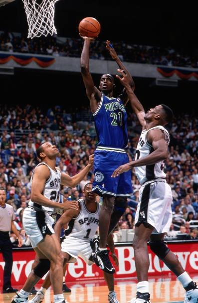 Nella gara contro i San Antonio Spurs nel &#39;96 (Getty Images)